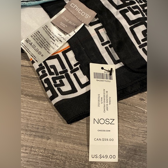 Floral silky scarf - Picture 4 of 4